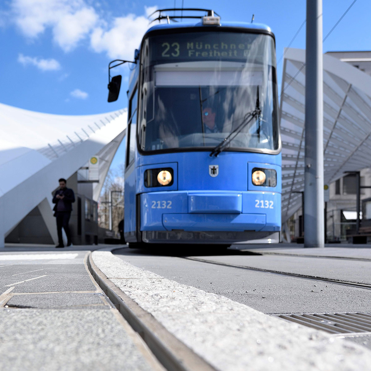 Referenz-schwabinger-tor-muenchen-schlitzrinne-bahn2-quadrat